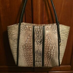 Elegant Crocodile-Embossed Tan Tote Bag